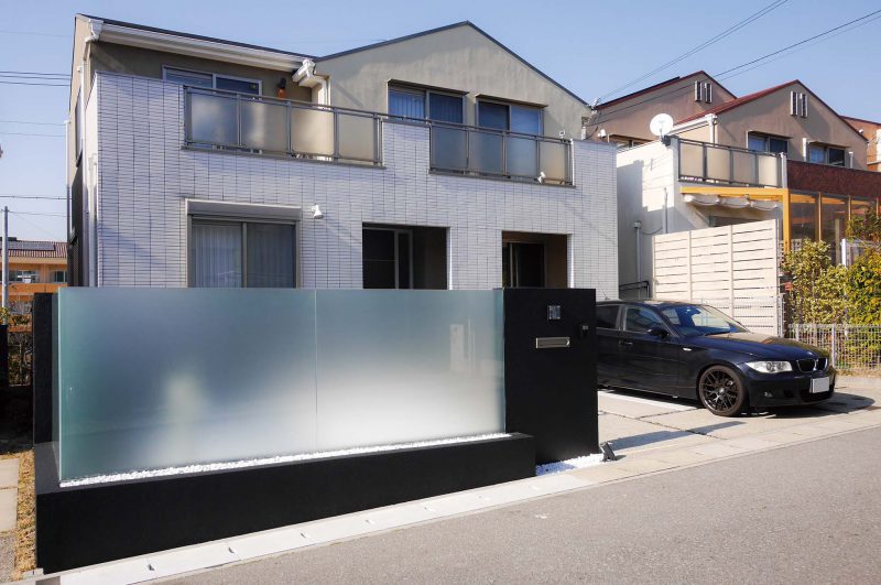 ガラスフェンスでスタイリッシュな外構 神戸市西区 強化ガラス 神戸 三田 明石 外構 エクステリア はひまわりエクステリアへ ガラスフェンスでスタイリッシュな外構 神戸市西区 強化ガラス 神戸 三田 明石 外構 エクステリア はひまわりエクステリアへ