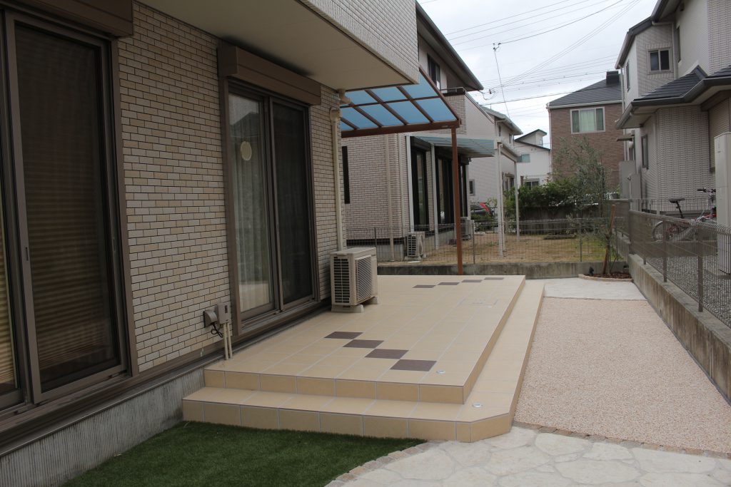 タイルデッキのあるお庭 スタッフブログ 神戸で外構 エクステリアを考えるならひまわりライフ