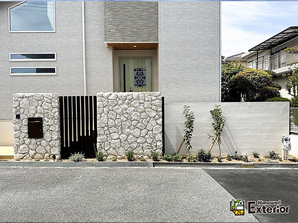 琉球石灰岩が醸し出す心地いいナチュラルガーデン - 神戸で外構